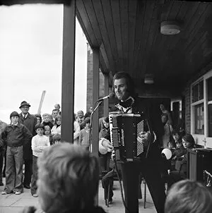 Images Dated 28th February 2022: Accordionist JLP01_09_771211