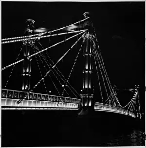 : Albert Bridge, Kensington and Chelsea lrm01_01_003