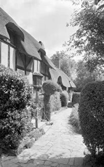 Stratford-upon-Avon Collection: Anne Hathaways Cottage a98_05227