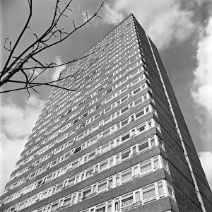 Images Dated 18th June 2008: Block of flats a063572