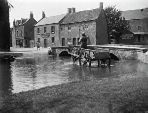 Images Dated 4th November 2022: Bourton-on-the-Water MCF01_02_1078
