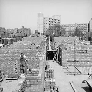 Workmen Collection: Bricklaying JLP01_08_087537