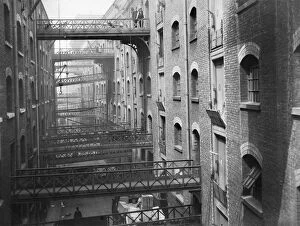 Industrial Collection: Butlers Wharf c. 1910 BB87_09668
