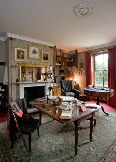 Table Collection: Charles Darwins study at Down House N080878