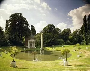 Chiswick House gardens Collection: Chiswick House gardens J860307