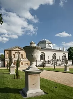 Chiswick House gardens Collection: Chiswick House N090531