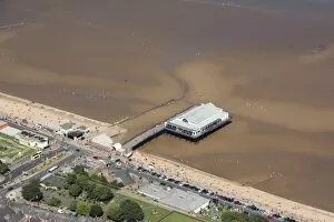 Images Dated 30th August 2016: Cleethorpes Pier 29930_045