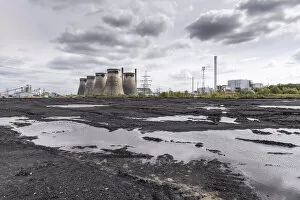 Ferrybridge Power Station Collection: Cooling towers DP235313
