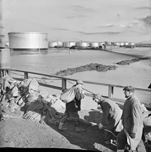 Coryton Oil Refinery Collection: Coryton flood response 1953 JLP01_08_008073