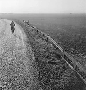 Images Dated 7th November 2011: Cyclist in Cambridgeshire a080895
