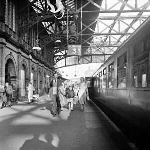 Railway Station Collection: Daytrippers JLP01_08_046876