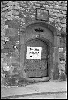 England at War 1939-45 Collection: Directions to air raid shelter NBR_LEICA_VI_17_08