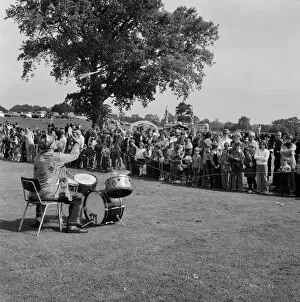 Fairs and carnivals Collection: Drumming JLP01_09_792066