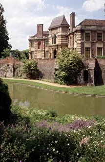 Eltham Palace gardens Collection: Eltham Palace K010535
