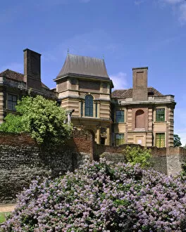 Eltham Palace gardens Collection: Eltham Palace K990450