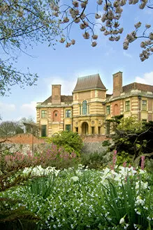 Eltham Palace gardens Collection: Eltham Palace N050065