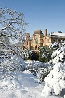 Other Gardens Collection: Eltham Palace in the snow N090021