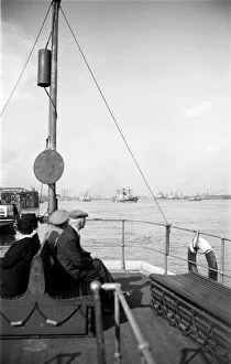 S W Rawlings Collection (1945-1965) Collection: Ferryboat, Gravesend Reach a001233