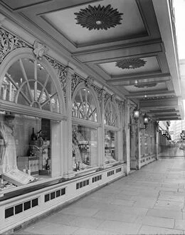 Commerce Collection: Fortnum and Mason windows DD88_00082