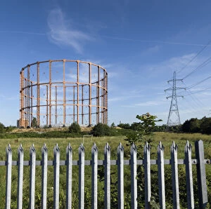 Images Dated 8th September 2021: Gasholder and pylon DP183458