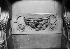 Misericords Collection: Griffin catching a rabbit WSA01_01_E0108