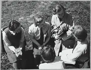 Second World War Prints: A group of Women's Auxiliary Air Force (WAAF) trainees learning about camera gear boxes chp01_07_01_051