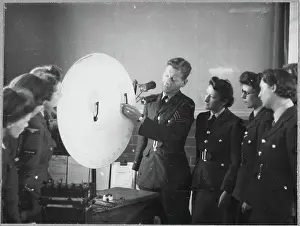 Photography Prints: A group of Women's Auxiliary Air Force (WAAF) trainees observing lens experiments chp01_07_01_038