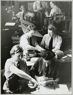 Second World War Prints: Group of Women's Auxiliary Air Force (WAAF) trainees undertaking training with the F24 camera chp01_07_01_049