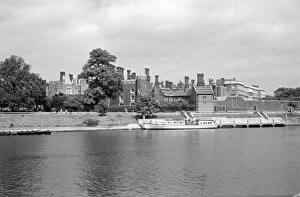 S W Rawlings Collection (1945-1965) Collection: Hampton Court Palace a001948