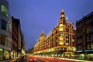 Towns and Cities Collection: Harrods illuminated at night K000058