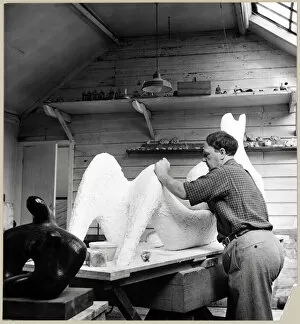 Design Collection: Henry Moore in his studio OP32771