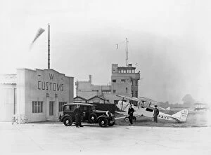 Historic Images 1920s to 1940s Collection: Heston Aerodrome c. 1930s AFL03_aerofilms_c19981