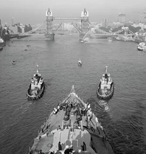 Naval Collection: HMS Belfast and Tower Bridge a98_05144