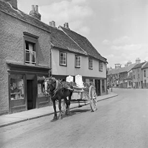 Horse-power Collection: Horse drawn milk float a98_16568