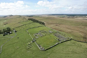 Roman forts Collection: Housesteads Roman Fort and surrounding countryside N061001
