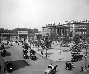 Apsley House exteriors Collection: Hyde Park Corner and Apsley House DD87_00022