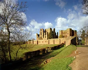 Images Dated 20th July 2009: Kenilworth Castle J850011