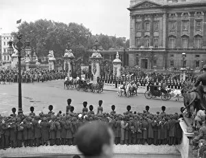 Coronation procession 1953 Collection: Leaving Buckingham Palace P_C00422_003