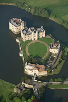 Aerial Views Collection: Leeds Castle 24978_031