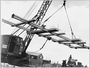 Crane Collection: Lifting an H-frame JLP01_01_147_49