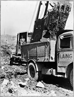 Workmen Collection: Loading a lorry JLP01_01_005_35