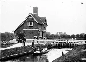 Images Dated 29th September 2022: Lock Keepers House BB026082