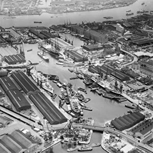 Towns and Cities Collection: London Docks 1958 EAW071687