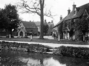 Images Dated 4th November 2022: Lower Slaughter MCF01_02_1087