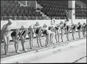 Mid 20th Century Prints: Members of the WAAF preparing to dive at the Derby Baths chp01_07_01_102