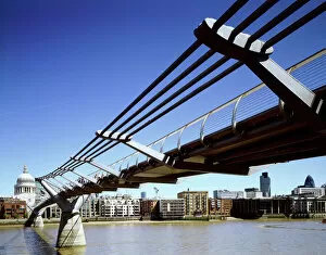 Travel London Collection: Millennium Bridge J060060