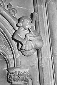 Medieval stone sculpture Collection: Minstrel with bagpipes UXC01_01_01_0364_17