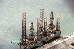 Images Dated 8th November 2022: Moored oil rig 34112_035