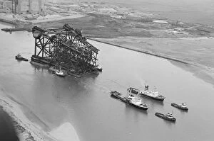 Marine Engineering Works Collection: Oil Rig on the river Tees JLP01_08_099191