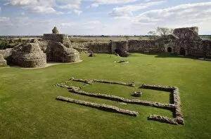 Roman forts Collection: Pevensey Castle K981313